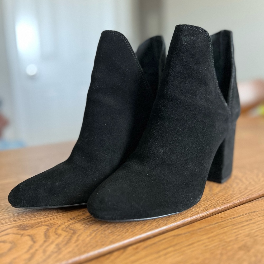 Steve Madden Rookie Black Suede Leather Dual Open
Side V Block Heel Boot…